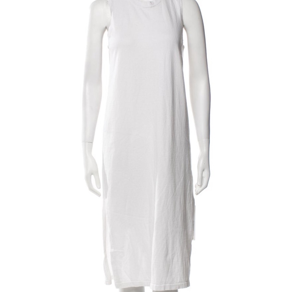 Elegant White Sleeveless Dress